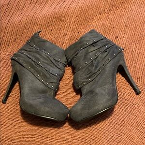 Stylish Gray Women's Ankle Boots